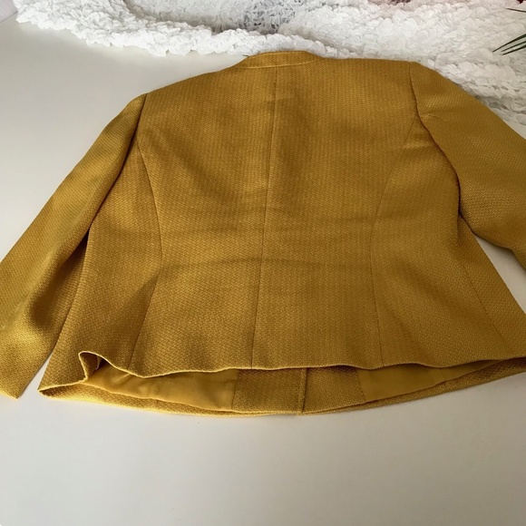 Blazer - Picture 2 of 7